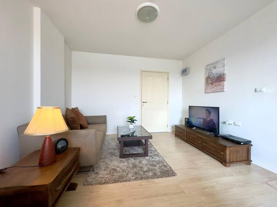 Lägenhet 350 Meter 7th Floor, One Bedroom *